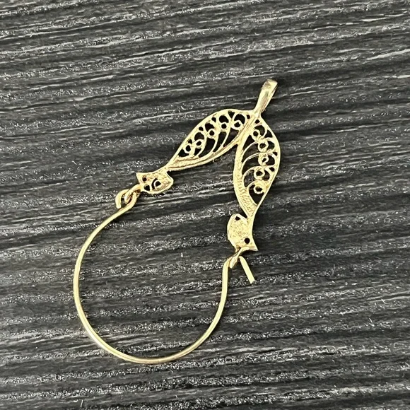 RESERVED- 1.33 Grams 14k Filigree Pendant Charm Holder - Picture 1 of 10